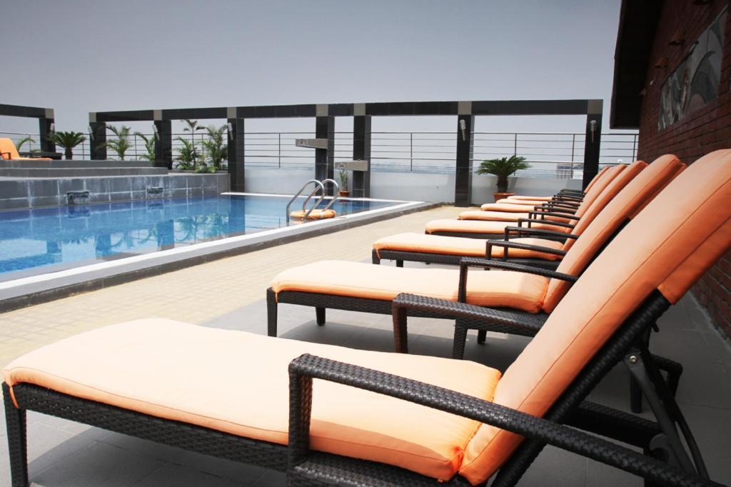 Dhaka Regency Hotel & Resort Exterior foto